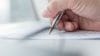 Signature de document, accord écrit, travail de bureau